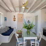 Myconian Theros Luxury Suites Ξενοδοχείο με διαμερίσματα 4*