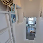 Myconian Theros Luxury Suites Ξενοδοχείο με διαμερίσματα 4*