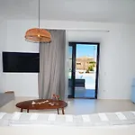 Myconian Theros Luxury Suites Ξενοδοχείο με διαμερίσματα 4*