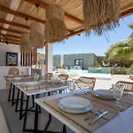 Ξενοδοχείο με διαμερίσματα Myconian Theros Luxury Suites 4*
