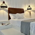 Myconian Theros Luxury Suites Ξενοδοχείο με διαμερίσματα 4*