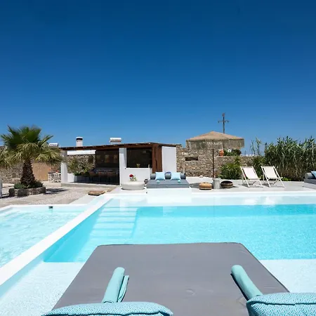 Ξενοδοχείο με διαμερίσματα Myconian Theros Luxury 4*