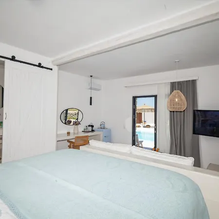Myconian Theros Luxury Ξενοδοχείο με διαμερίσματα 4*